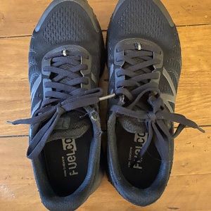 New Balance: slip resistant restaurant shoes